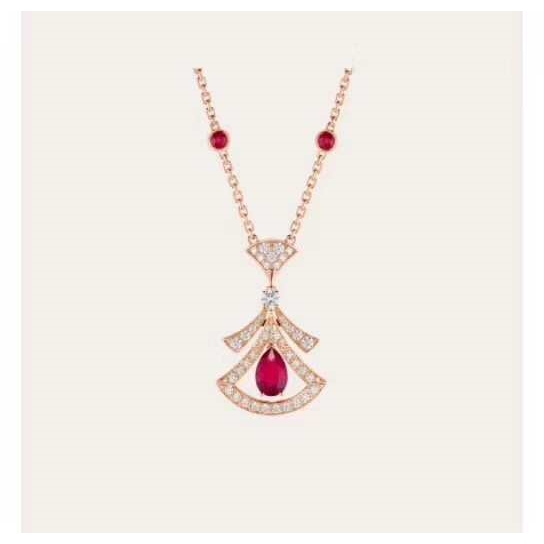 Bo*te*ga venenta necklaces